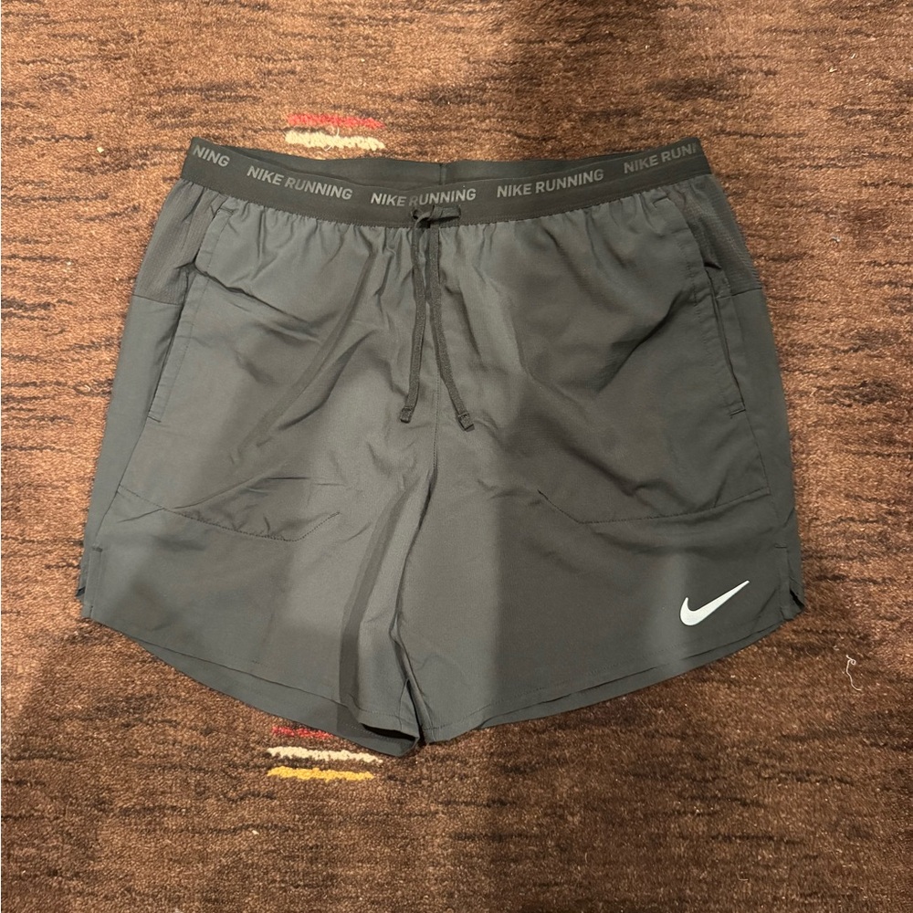 Nike Men's Black Running Shorts - Medium